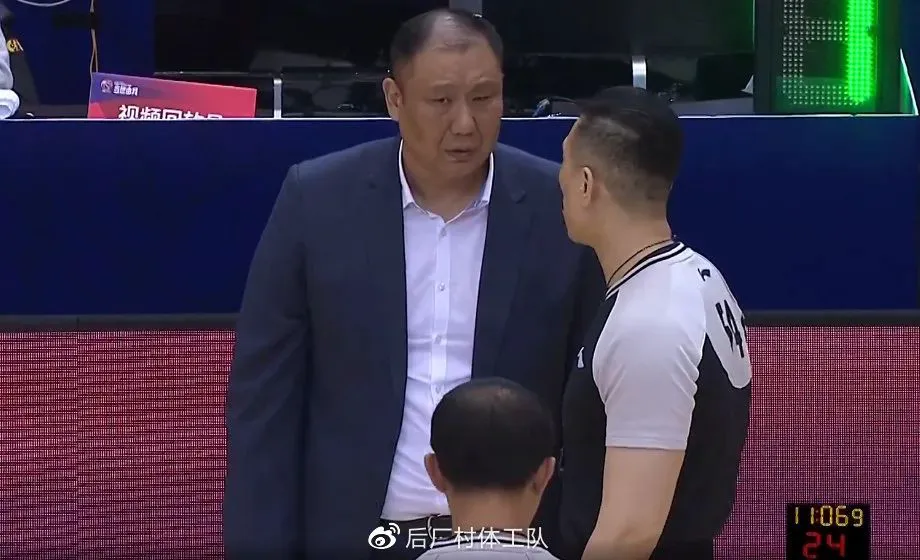 儿童如何在游戏中学习篮球技术_0